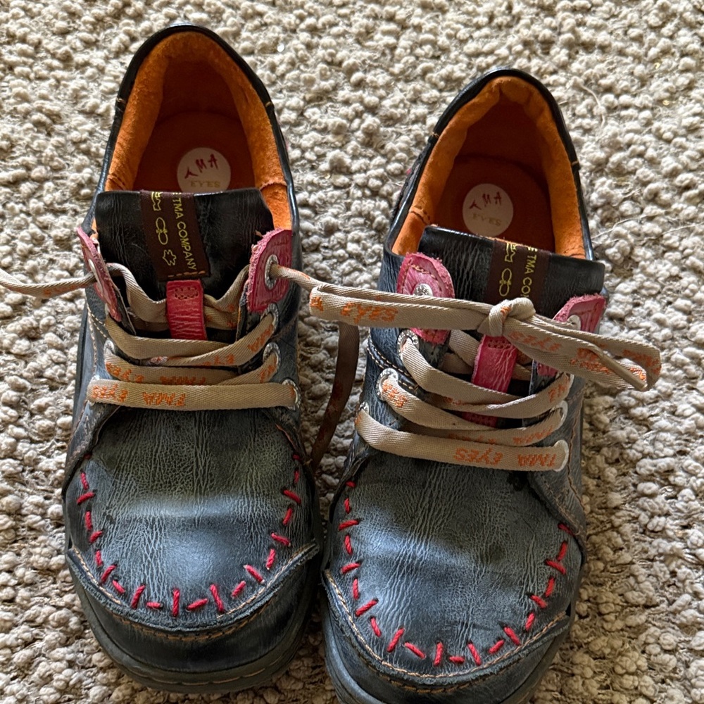 TMA Eyes Stylish Blue and Red Athletic Shoes for Women SZ 8/39